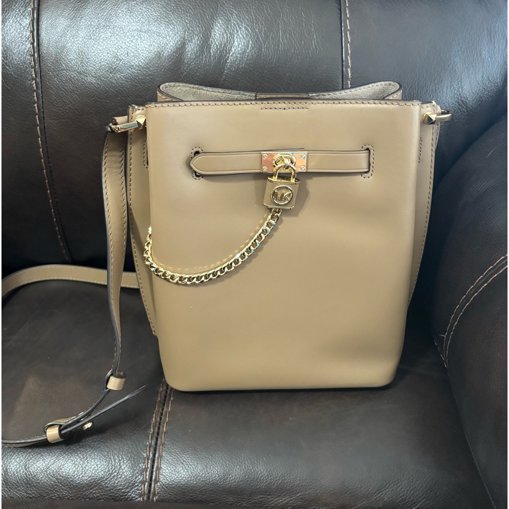 Gently Used Michael Kors Husk Hamilton Legacy Bucket handbag Medium